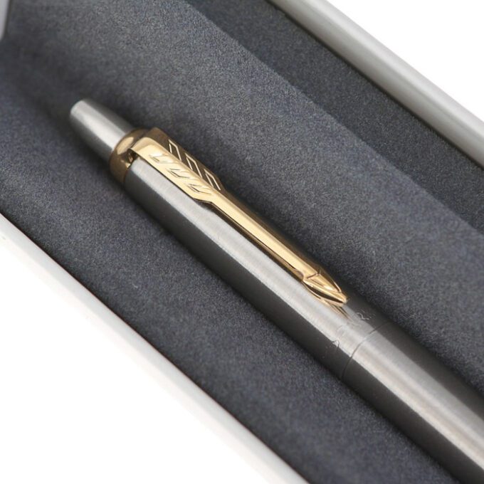 Ручка шариковая Parker Jotter Core K691 Stainless Steel GT M, корпус серебристый глянцевый (золото), синие чернила с гравировкой