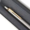Ручка шариковая Parker Jotter Core K691 Stainless Steel GT M, корпус серебристый глянцевый (золото), синие чернила с гравировкой — изображение 4