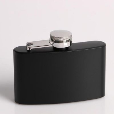 700 (5) Фляжка 90 мл, металл, чёрная, 7х9.3 см с гравировкой