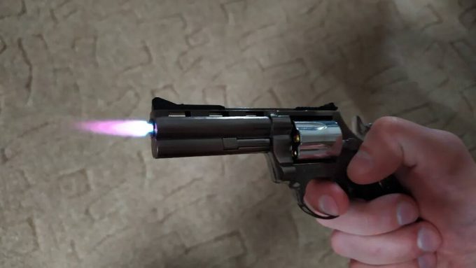 Зажигалка газовая "Пистолет", в кобуре, пьезо — изображение 7
