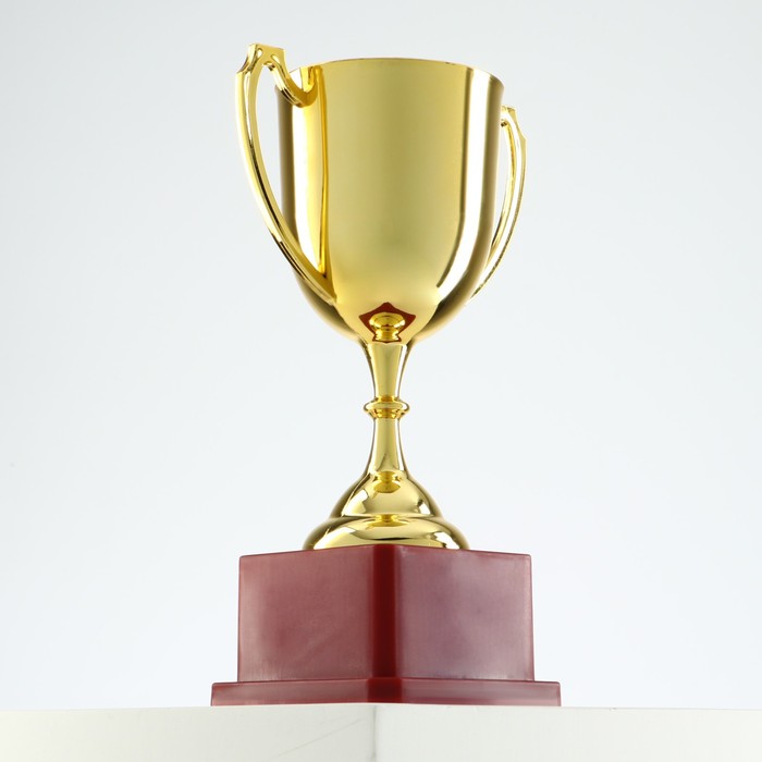 Кубок золото 012, наградная фигура, подставка пластик, 19.2×11.5×8 см_2 Кубок золото 012, наградная фигура, подставка пластик, 19.2×11.5×8 см, с индивидуальной гравировкой — изображение 2