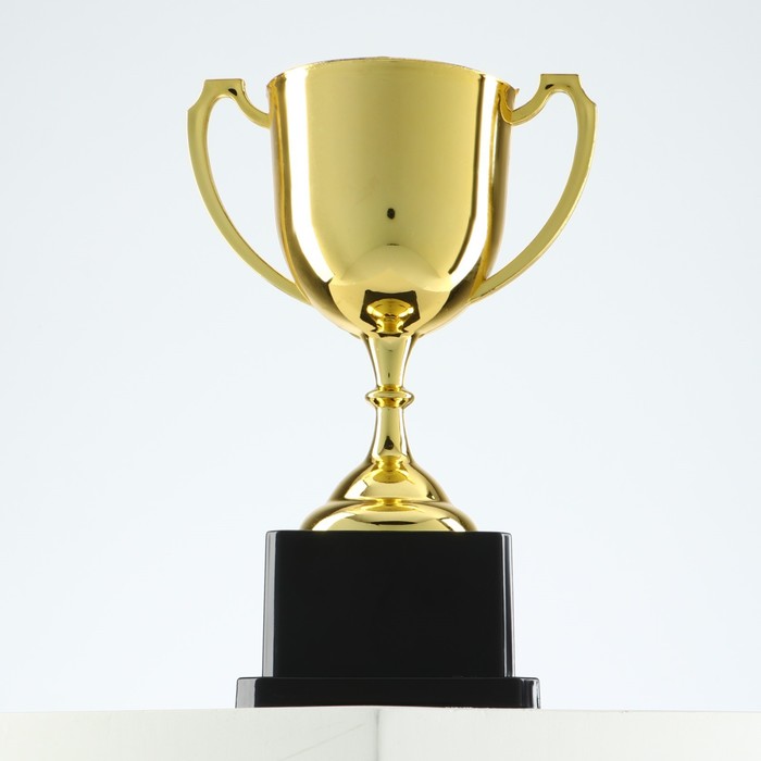 Кубок золото 013 В, наградная фигура, подставка пластик, 18.5 см_1 Кубок золото 013 В, наградная фигура, подставка пластик, 18.5 см, с индивидуальной гравировкой