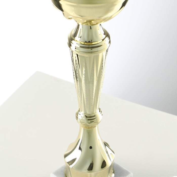 Кубок 151С, наградная фигура, золото, подставка камень, 22 см_4 Кубок 151С, наградная фигура, золото, подставка камень, 22 см, с индивидуальной гравировкой — изображение 4