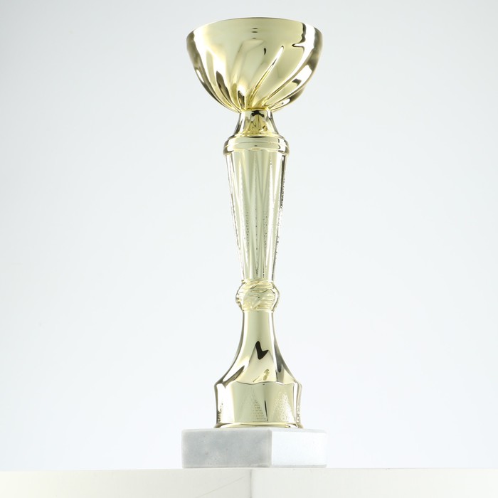 Кубок 151С, наградная фигура, золото, подставка камень, 22 см_2 Кубок 151С, наградная фигура, золото, подставка камень, 22 см, с индивидуальной гравировкой — изображение 2