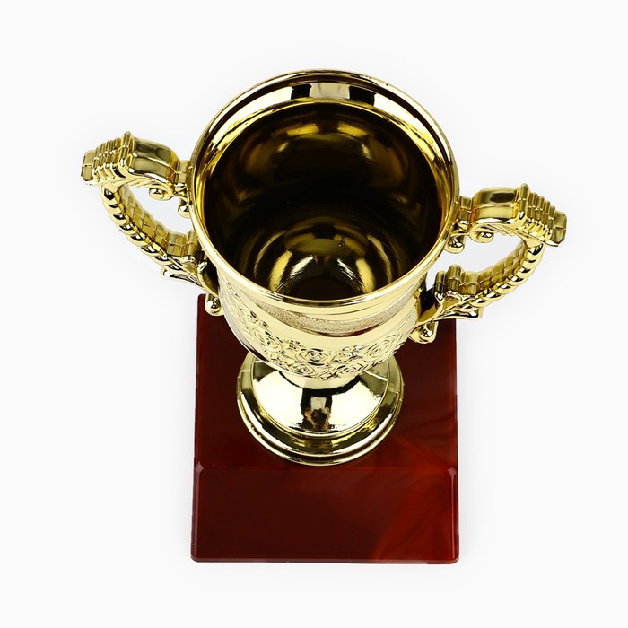 Кубок 105, наградная фигура, золото, подставка пластик, 12.2×10.3×6.5 см_3 Кубок 105, наградная фигура, золото, подставка пластик, 12.2×10.3×6.5 см, с индивидуальной гравировкой — изображение 3