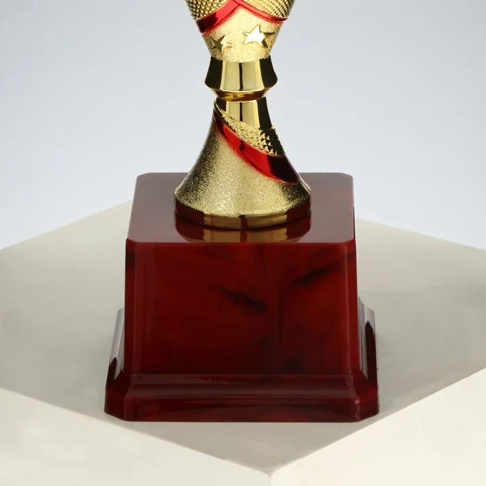 Кубок 183A, наградная фигура, золото, подставка пластик, 22,5 × 11 × 8,5 см._6 Кубок 183A, наградная фигура, золото, подставка пластик, 22,5 × 11 × 8,5 см., с индивидуальной гравировкой — изображение 6